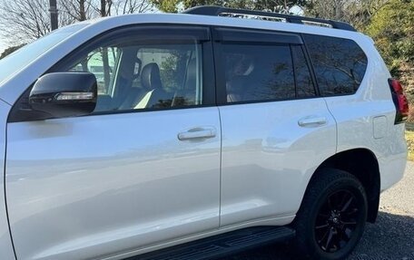 Toyota Land Cruiser Prado 150 рестайлинг 2, 2022 год, 3 950 000 рублей, 20 фотография