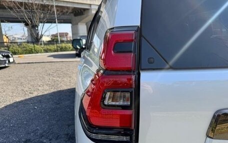 Toyota Land Cruiser Prado 150 рестайлинг 2, 2022 год, 3 950 000 рублей, 15 фотография