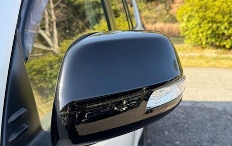 Toyota Land Cruiser Prado 150 рестайлинг 2, 2022 год, 3 950 000 рублей, 25 фотография