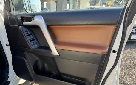 Toyota Land Cruiser Prado 150 рестайлинг 2, 2022 год, 3 950 000 рублей, 27 фотография