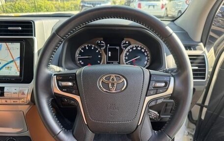 Toyota Land Cruiser Prado 150 рестайлинг 2, 2022 год, 3 950 000 рублей, 35 фотография
