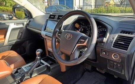 Toyota Land Cruiser Prado 150 рестайлинг 2, 2022 год, 3 950 000 рублей, 34 фотография