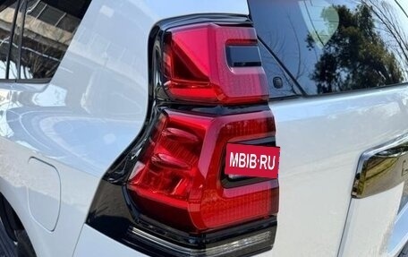 Toyota Land Cruiser Prado 150 рестайлинг 2, 2022 год, 3 950 000 рублей, 14 фотография