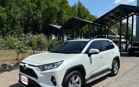 Toyota RAV4, 2021 год, 2 450 000 рублей, 2 фотография