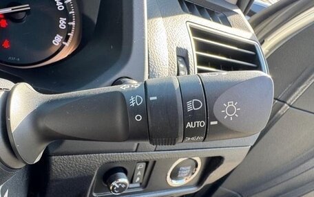 Toyota Land Cruiser Prado 150 рестайлинг 2, 2022 год, 3 950 000 рублей, 38 фотография