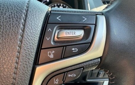 Toyota Land Cruiser Prado 150 рестайлинг 2, 2022 год, 3 950 000 рублей, 37 фотография