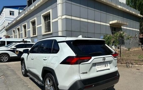 Toyota RAV4, 2021 год, 2 450 000 рублей, 6 фотография