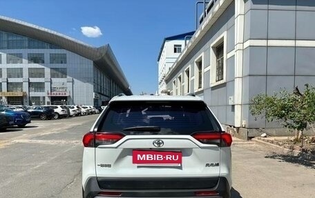 Toyota RAV4, 2021 год, 2 450 000 рублей, 4 фотография