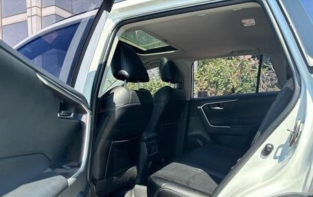 Toyota RAV4, 2021 год, 2 450 000 рублей, 16 фотография