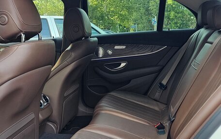 Mercedes-Benz E-Класс, 2020 год, 4 000 000 рублей, 21 фотография