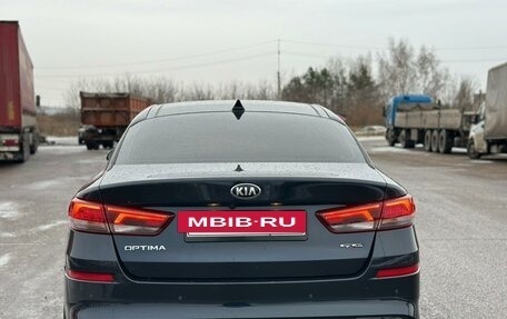 KIA Optima IV, 2018 год, 2 500 000 рублей, 5 фотография