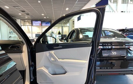 Volkswagen Tiguan II, 2018 год, 2 750 000 рублей, 9 фотография