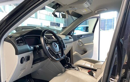 Volkswagen Tiguan II, 2018 год, 2 750 000 рублей, 20 фотография