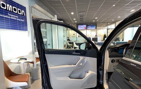Volkswagen Tiguan II, 2018 год, 2 750 000 рублей, 18 фотография