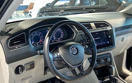 Volkswagen Tiguan II, 2018 год, 2 750 000 рублей, 22 фотография