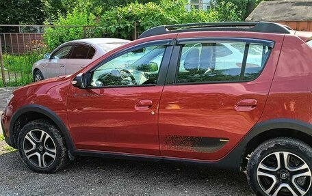 Renault Sandero II рестайлинг, 2021 год, 1 600 000 рублей, 2 фотография