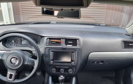 Volkswagen Jetta VI, 2011 год, 650 000 рублей, 11 фотография