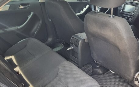 Volkswagen Jetta VI, 2011 год, 650 000 рублей, 14 фотография