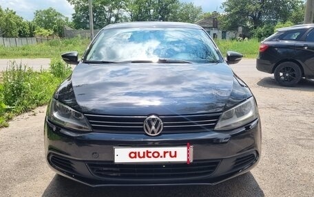 Volkswagen Jetta VI, 2011 год, 650 000 рублей, 2 фотография