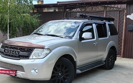 Nissan Pathfinder, 2011 год, 1 750 000 рублей, 2 фотография