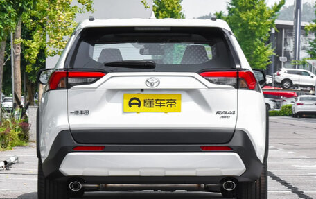 Toyota RAV4, 2024 год, 3 680 000 рублей, 6 фотография