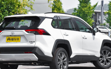 Toyota RAV4, 2024 год, 3 680 000 рублей, 8 фотография