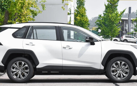 Toyota RAV4, 2024 год, 3 680 000 рублей, 5 фотография