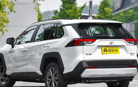 Toyota RAV4, 2024 год, 3 680 000 рублей, 7 фотография