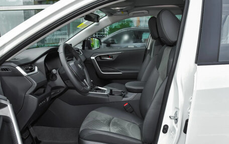 Toyota RAV4, 2024 год, 3 680 000 рублей, 13 фотография