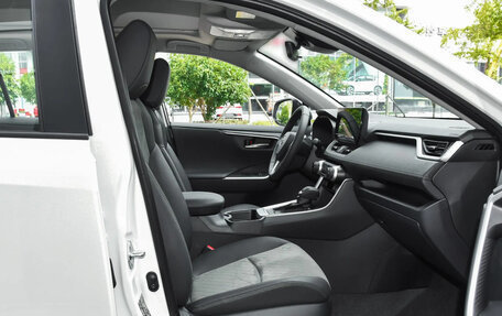 Toyota RAV4, 2024 год, 3 680 000 рублей, 17 фотография