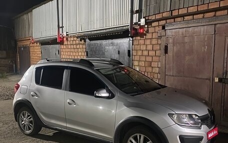 Renault Sandero II рестайлинг, 2015 год, 900 000 рублей, 1 фотография