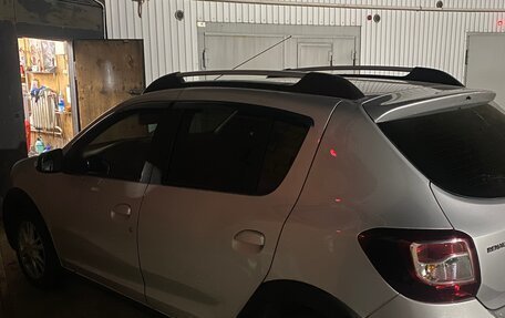 Renault Sandero II рестайлинг, 2015 год, 900 000 рублей, 2 фотография