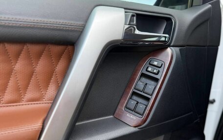 Toyota Land Cruiser Prado 150 рестайлинг 2, 2014 год, 3 820 000 рублей, 13 фотография