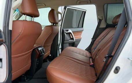 Toyota Land Cruiser Prado 150 рестайлинг 2, 2014 год, 3 820 000 рублей, 14 фотография