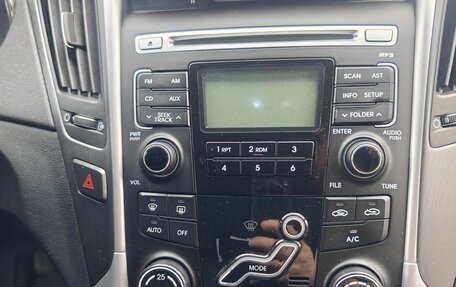 Hyundai Sonata VI, 2010 год, 940 000 рублей, 12 фотография