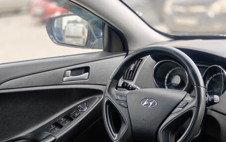 Hyundai Sonata VI, 2010 год, 940 000 рублей, 17 фотография