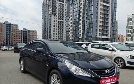 Hyundai Sonata VI, 2010 год, 940 000 рублей, 2 фотография