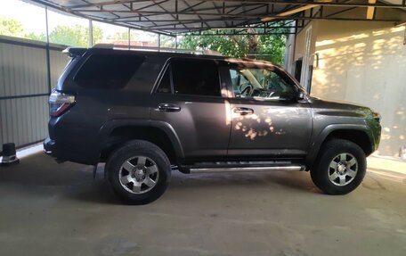Toyota 4Runner V, 2016 год, 2 999 999 рублей, 2 фотография