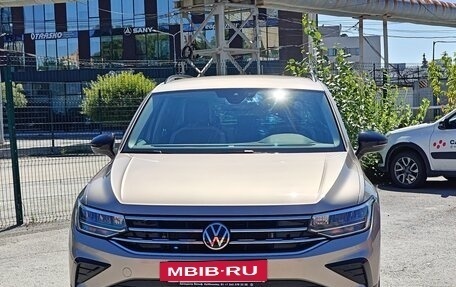 Volkswagen Tiguan II, 2021 год, 4 100 000 рублей, 2 фотография