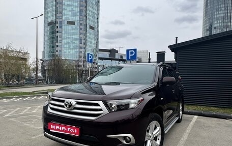 Toyota Highlander III, 2011 год, 2 100 000 рублей, 1 фотография