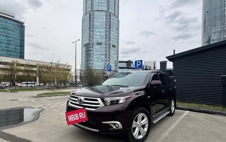 Toyota Highlander III, 2011 год, 2 100 000 рублей, 2 фотография