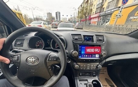 Toyota Highlander III, 2011 год, 2 100 000 рублей, 10 фотография