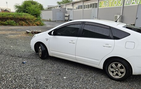 Toyota Prius, 2011 год, 850 000 рублей, 3 фотография