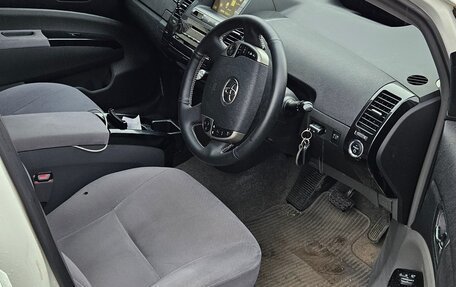 Toyota Prius, 2011 год, 850 000 рублей, 6 фотография