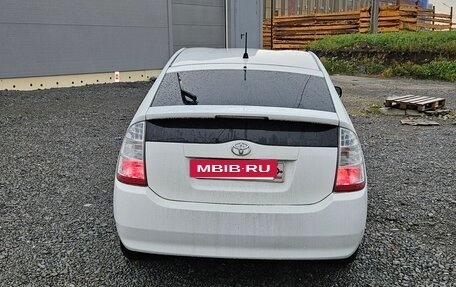 Toyota Prius, 2011 год, 850 000 рублей, 4 фотография
