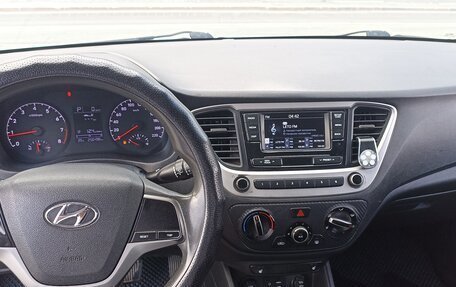 Hyundai Solaris II рестайлинг, 2017 год, 799 000 рублей, 9 фотография