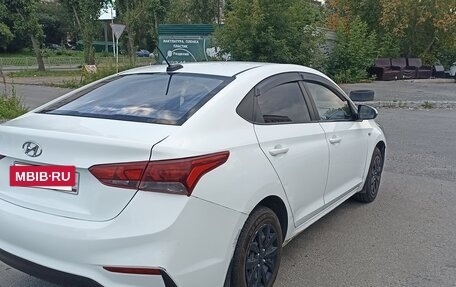 Hyundai Solaris II рестайлинг, 2017 год, 799 000 рублей, 4 фотография
