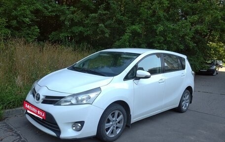 Toyota Verso I, 2014 год, 8 фотография