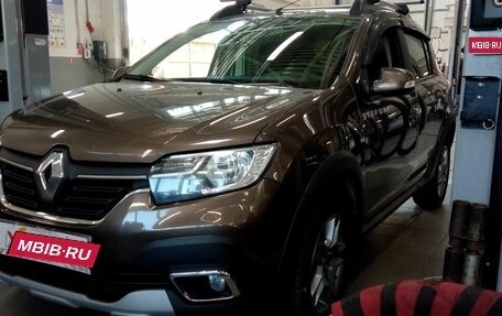 Renault Sandero II рестайлинг, 2018 год, 899 000 рублей, 1 фотография