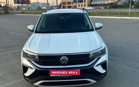 Volkswagen Taos, 2021 год, 2 399 000 рублей, 1 фотография